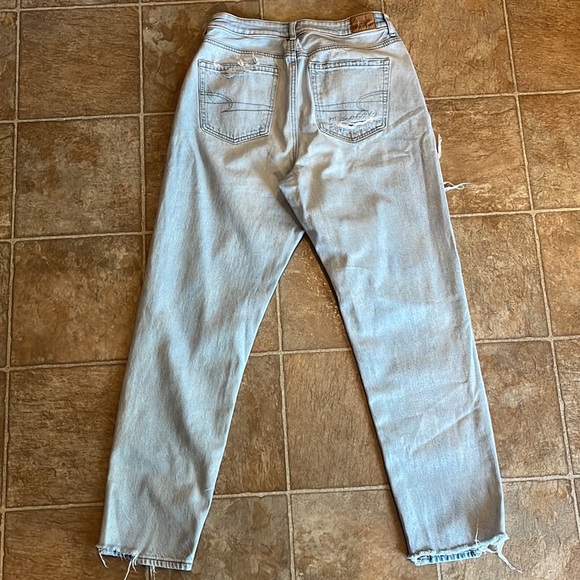 American Eagle Distressed Mom Jeans. Size 4. - Picture 3 of 5